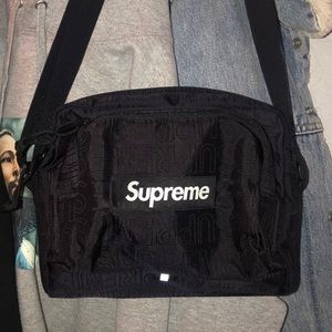 SUPREME messenger bag